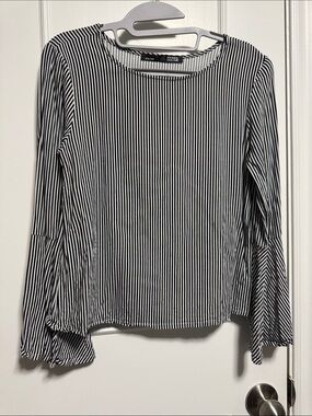 Rebel Sugar - White Vertical Stripe Bell Cuff Top Size XS